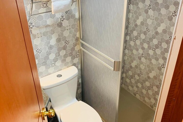 Room 32 of 49