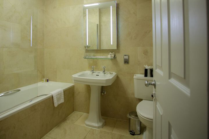 Room 40 of 103