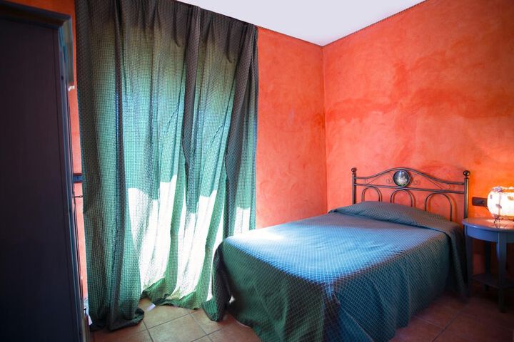Room 8 of 34