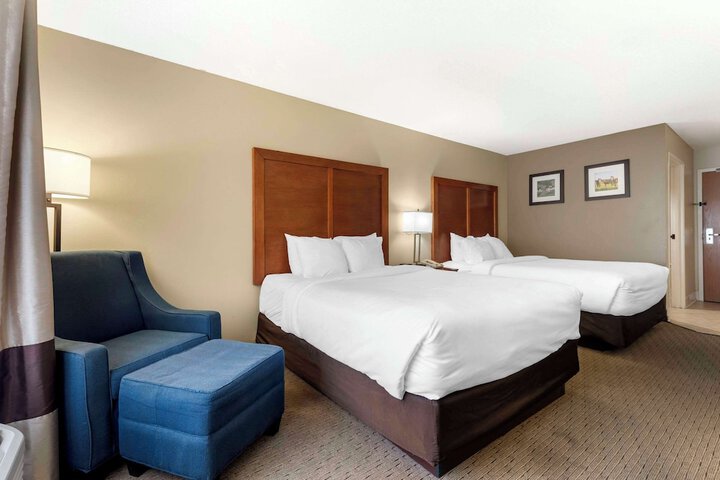 2 Queen Beds (16 of 28)
