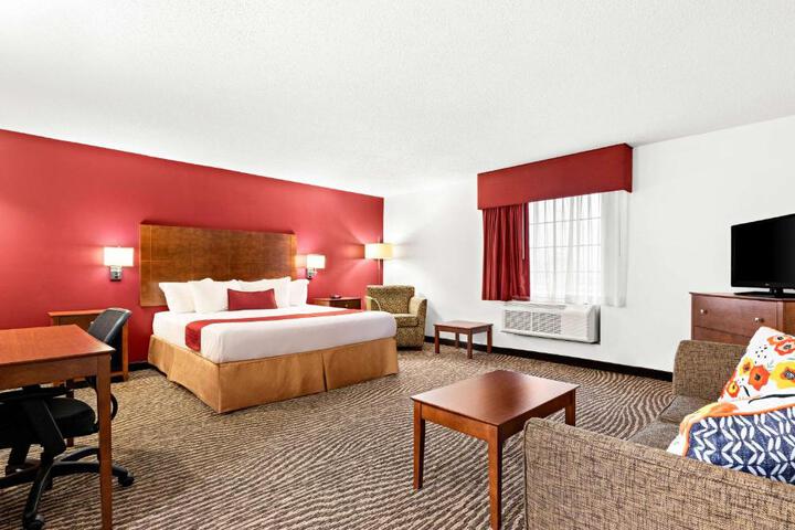 1 King Bed Accessible (5 of 15)