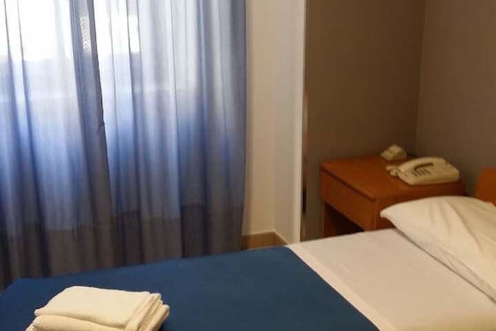 Room 28 of 61
