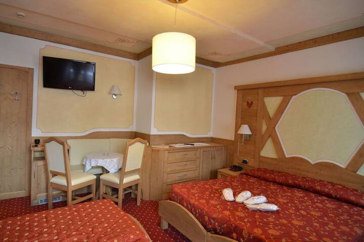 Room 14 of 63