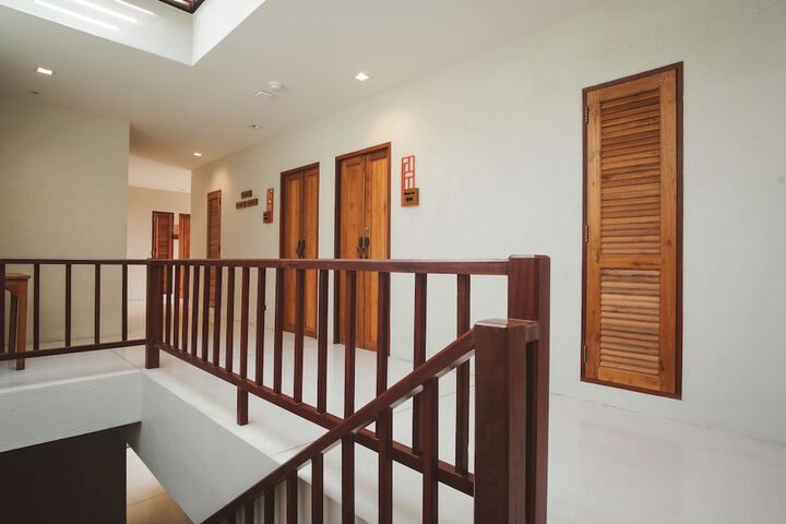 Ballroom/Hall 136 of 167
