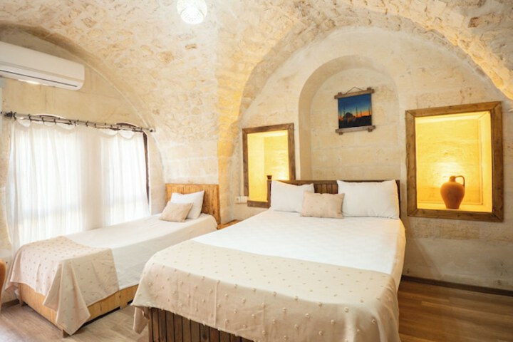 Room 14 of 85