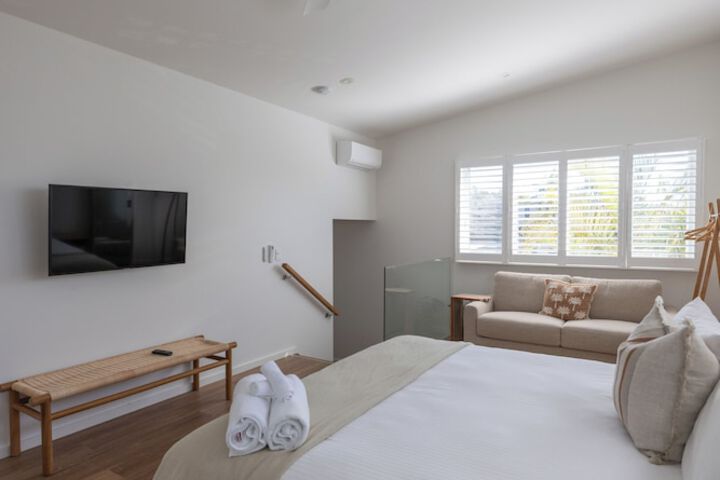Room 10 of 80