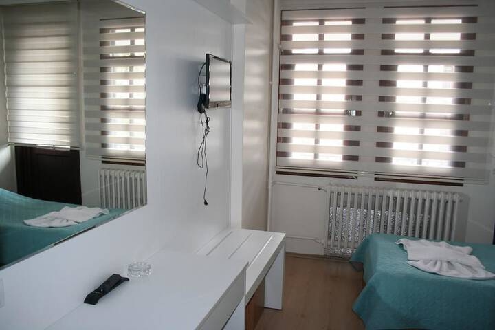Room 10 of 13