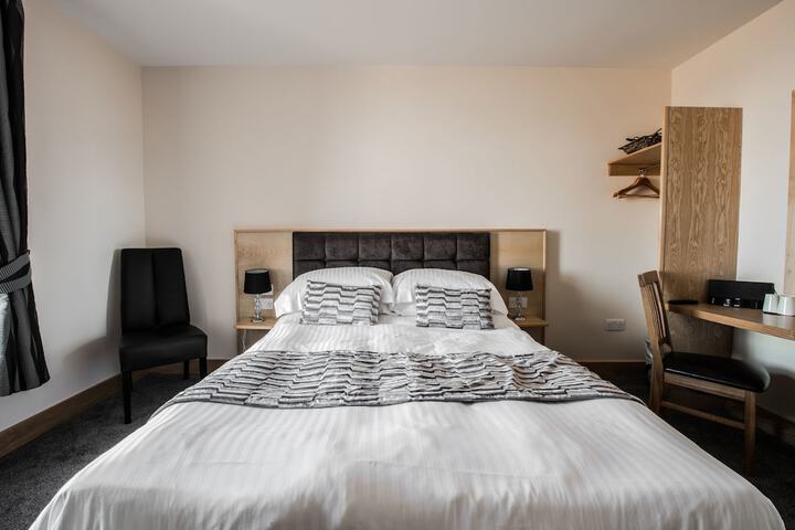 Room 9 of 34