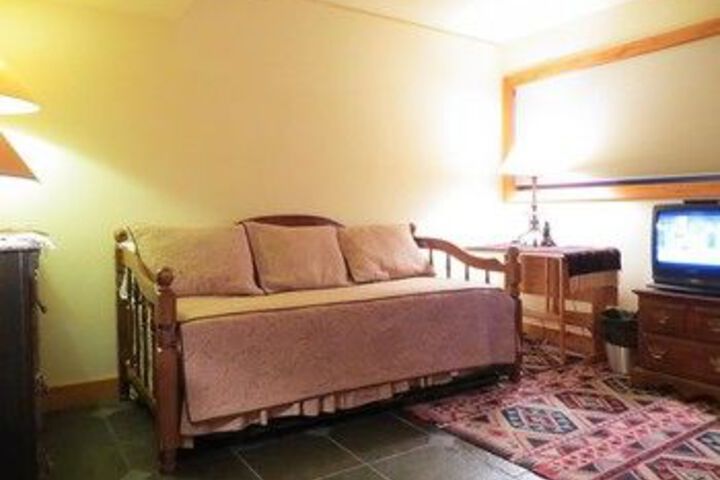 Room 7 of 8