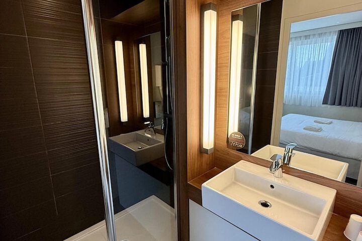 Room 20 of 36