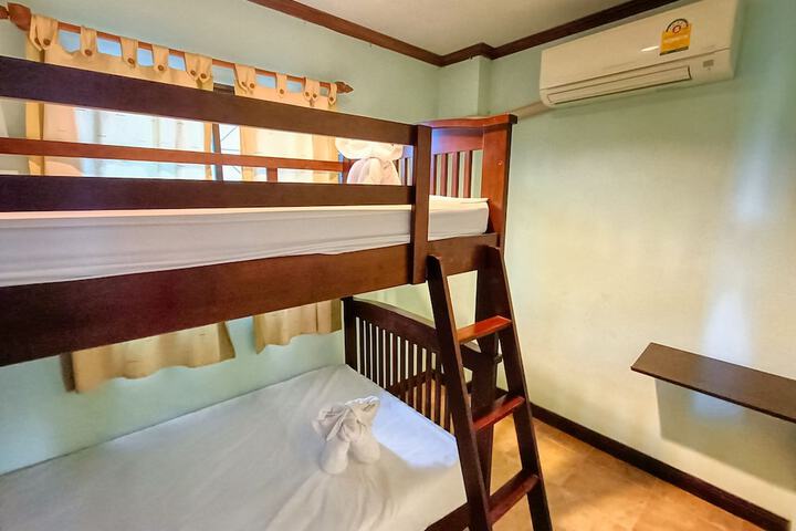 Room 28 of 164