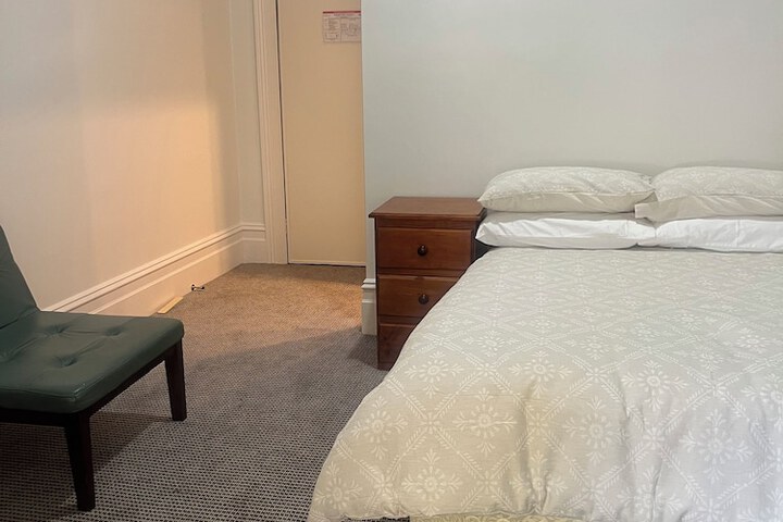 Room 3 of 6