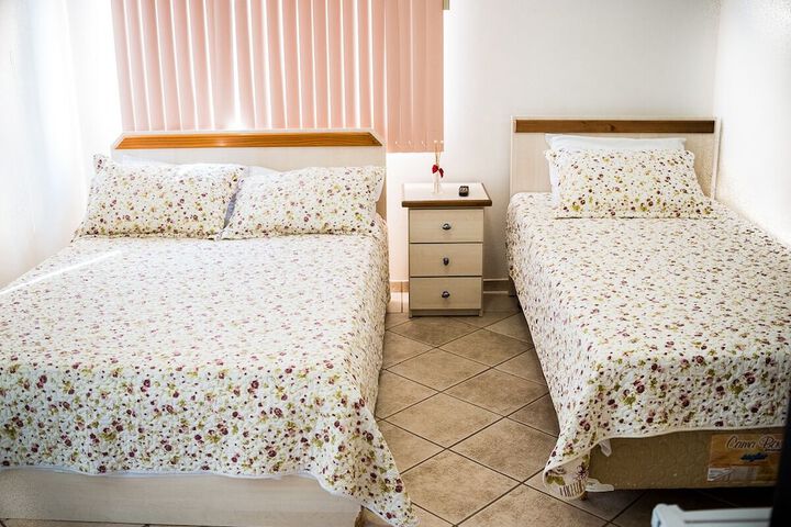 Room 6 of 12