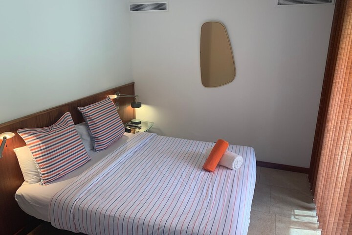 Room 7 of 105