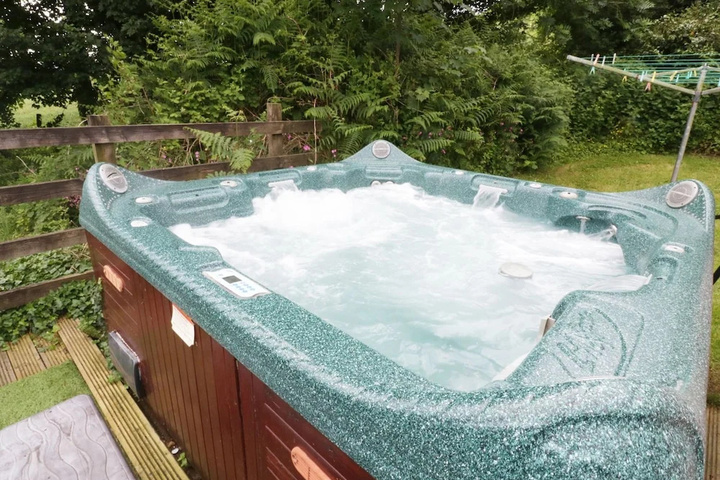 Pool 10 of 15