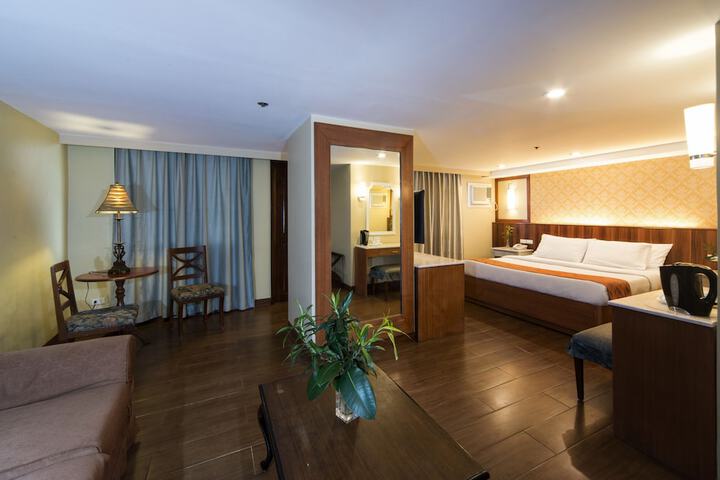 Room 6 of 23