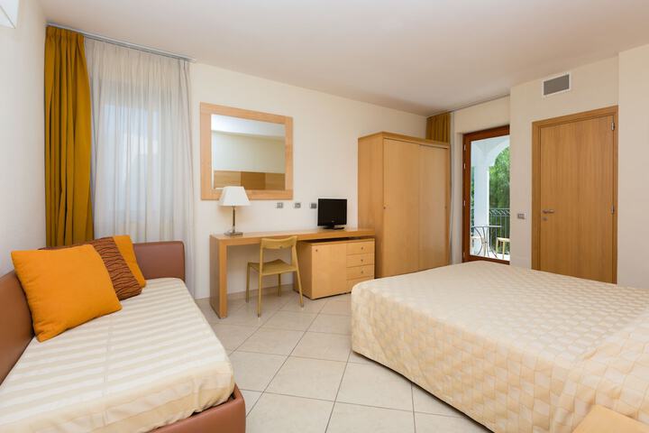 Room 11 of 75