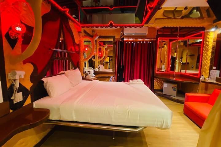 Room 9 of 47