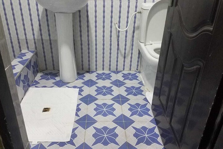 Room 11 of 17