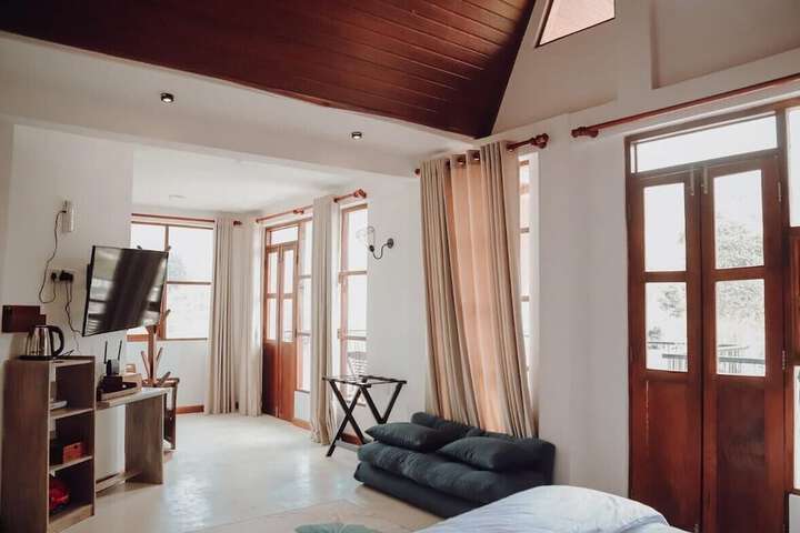Room 4 of 25