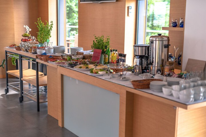 Dining 104 of 136