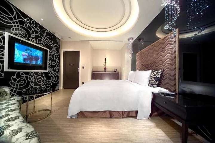 Room 12 of 53