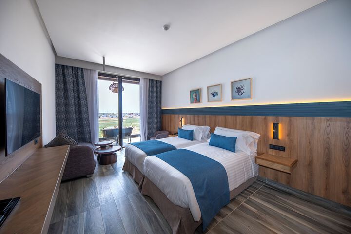 Room 4 of 117