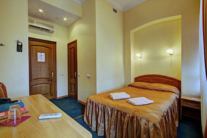 Room 5 of 37