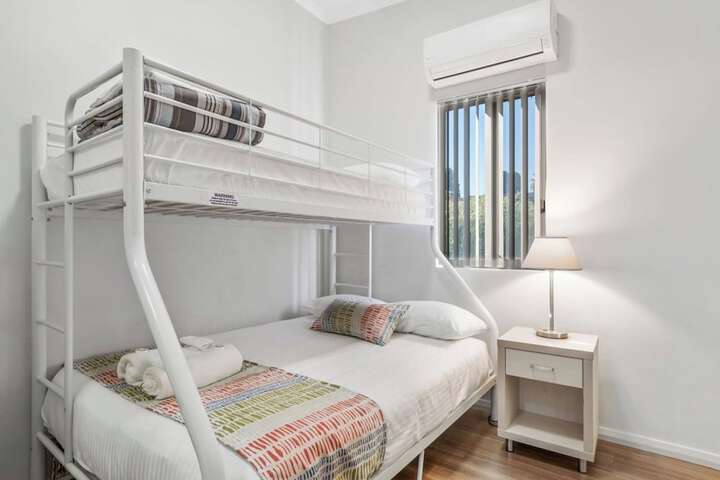 Room 4 of 93