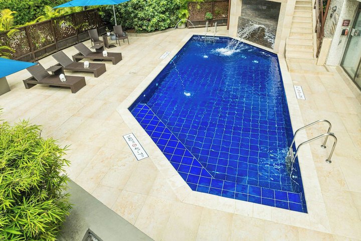 Pools & Facilities