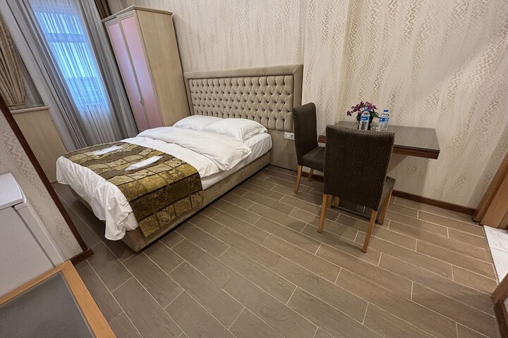 Room 16 of 95
