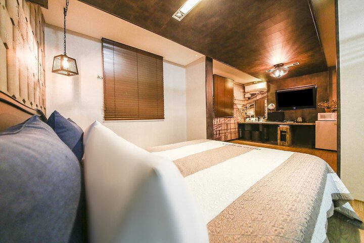 Room 21 of 49
