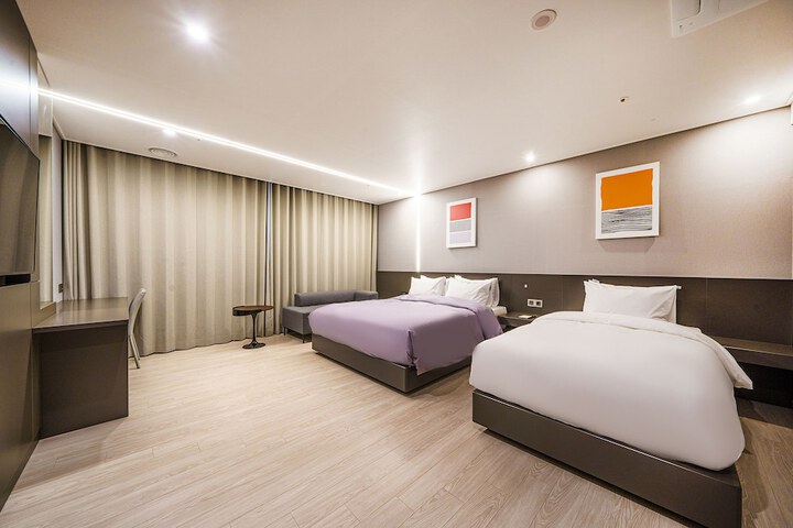 Room 27 of 94