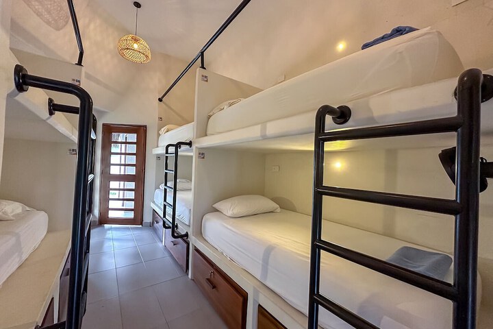 Room 38 of 144