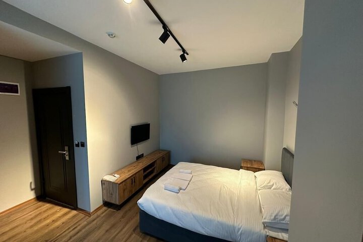 Room 5 of 13
