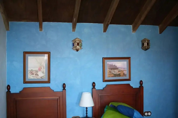 Room 4 of 12