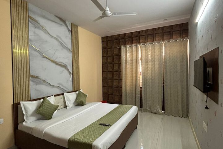 Room 10 of 36