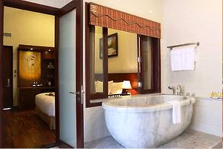 Room 33 of 53