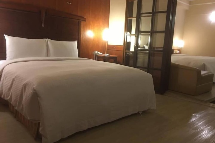 Room 14 of 32