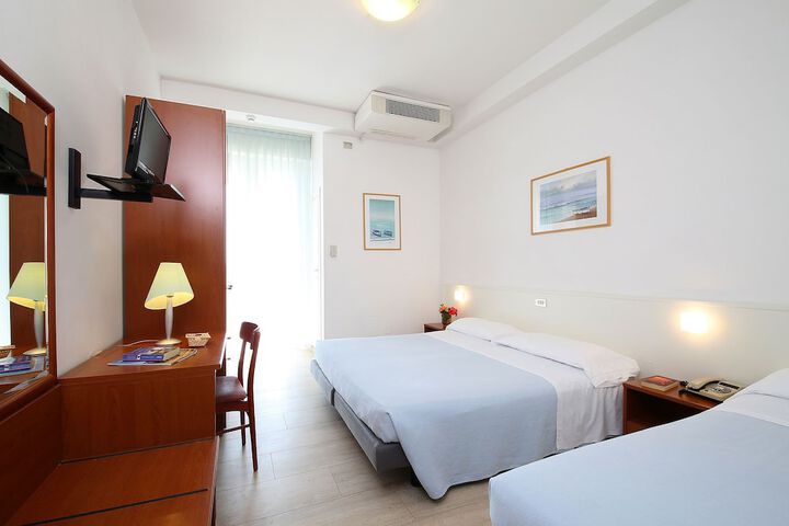 Room 5 of 62