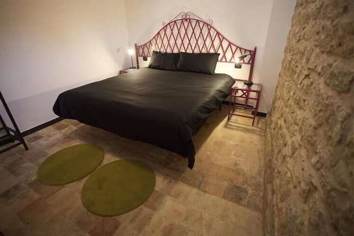 Room 6 of 33
