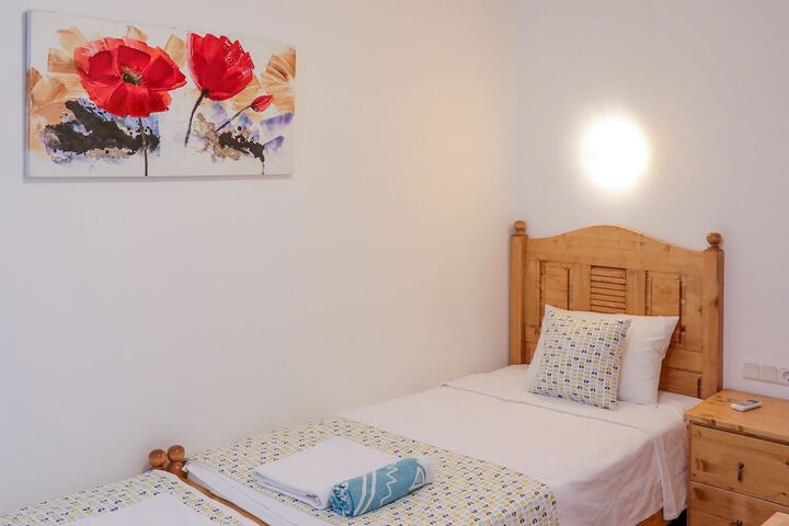 Room 18 of 77