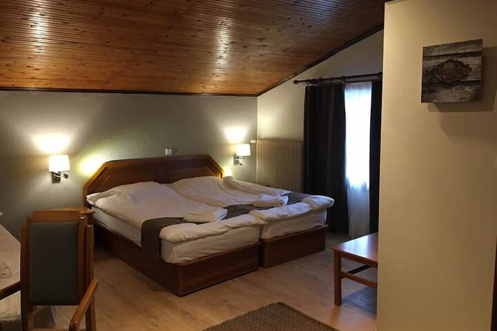 Room 11 of 32