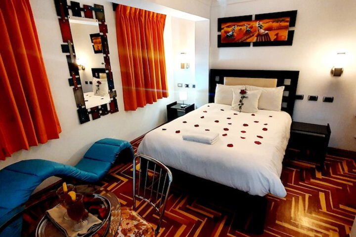 Room 6 of 18