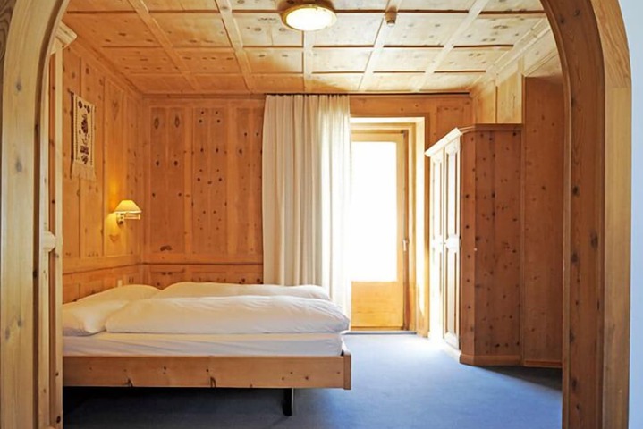 Room 5 of 52