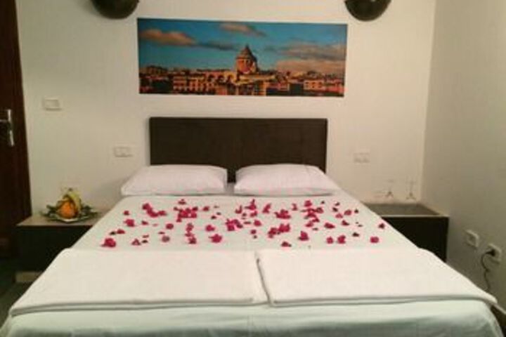 Room 8 of 14
