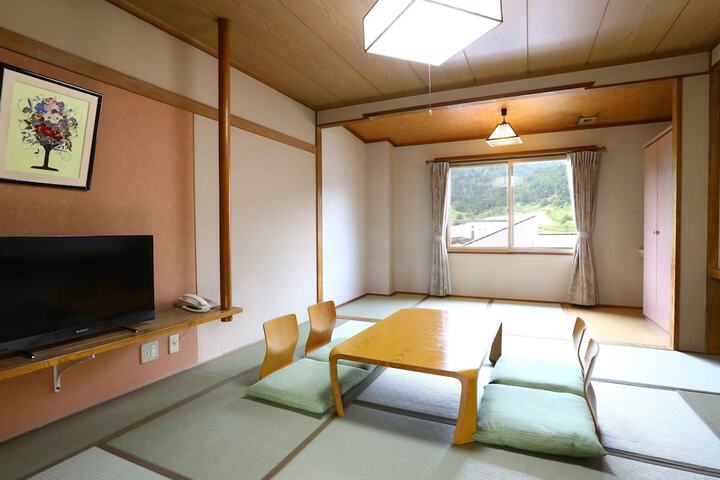 Room 8 of 30