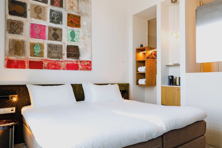 Room 46 of 115
