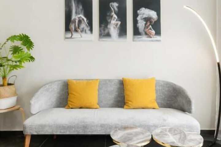 Room 8 of 19