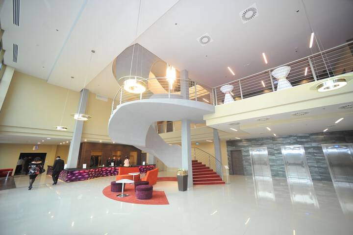 Entrance & Lobby